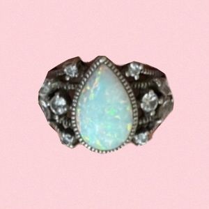 Vintage large opal/rhinestone ring in 925 Silver